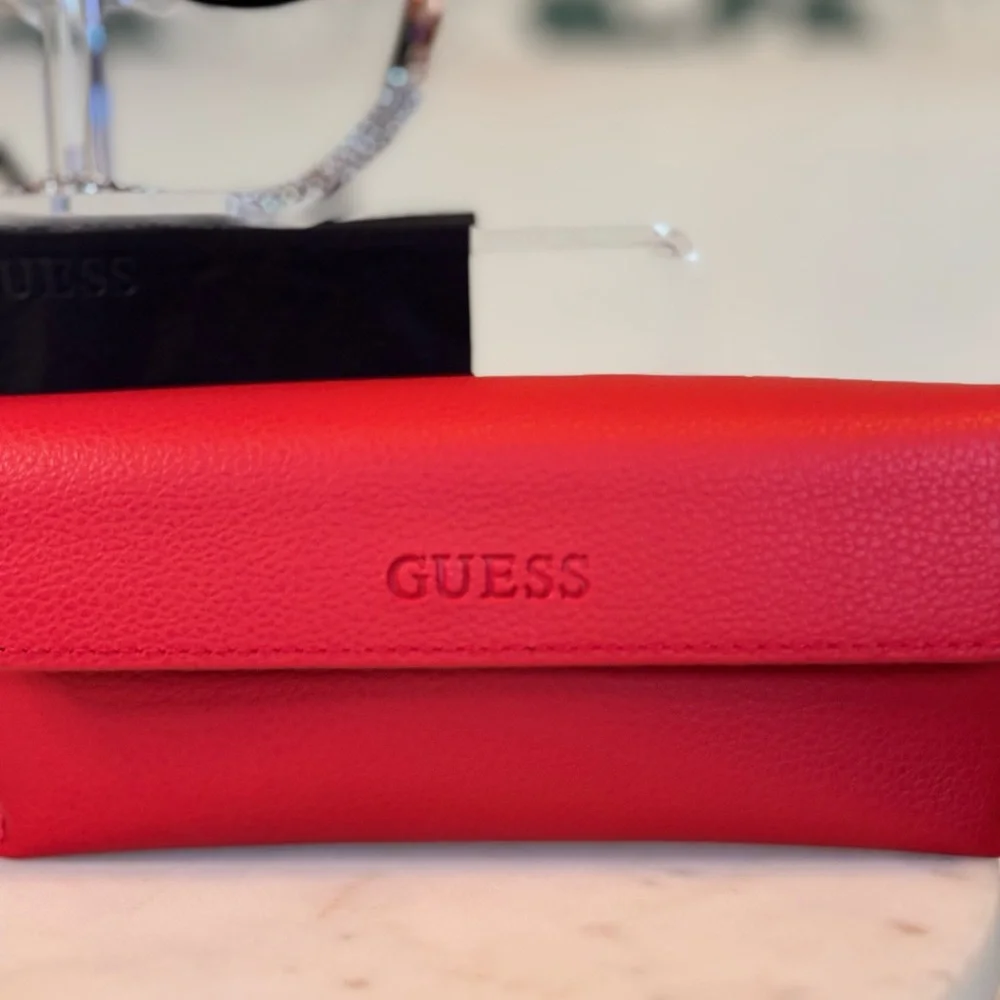 GUESS VIRAL Black Sunglasses with Removable Charms NWT & Dusties - Picture 5 of 10